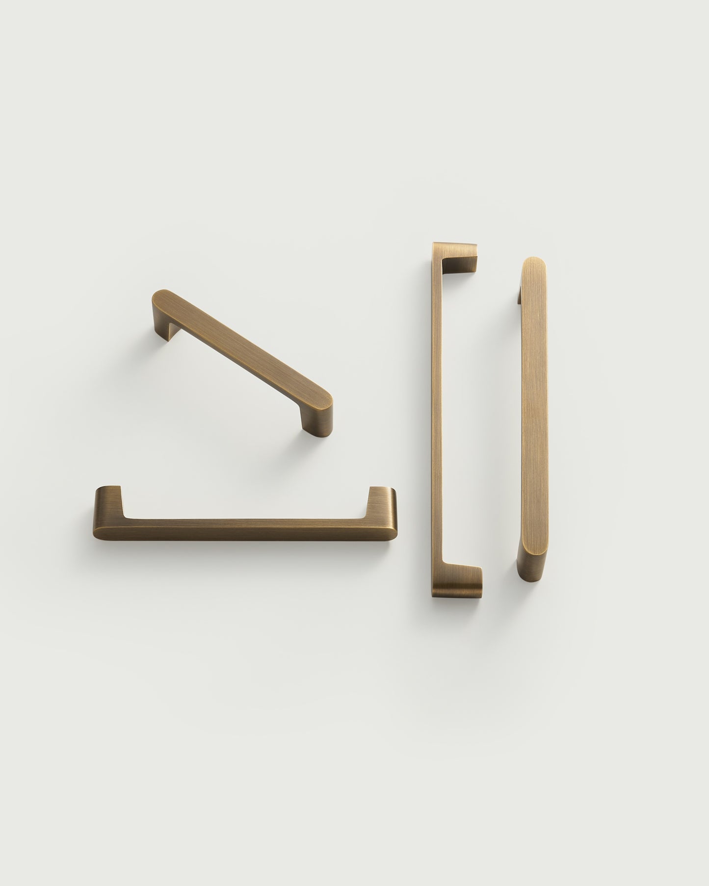 ASTOR ROUNDED L-SHAPE ANTIQUE BRONZE CABINET PULL