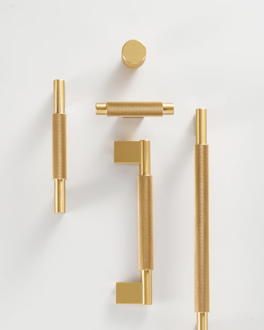CHELSEA KNURLED BAR PULL IN BRUSHED BRASS