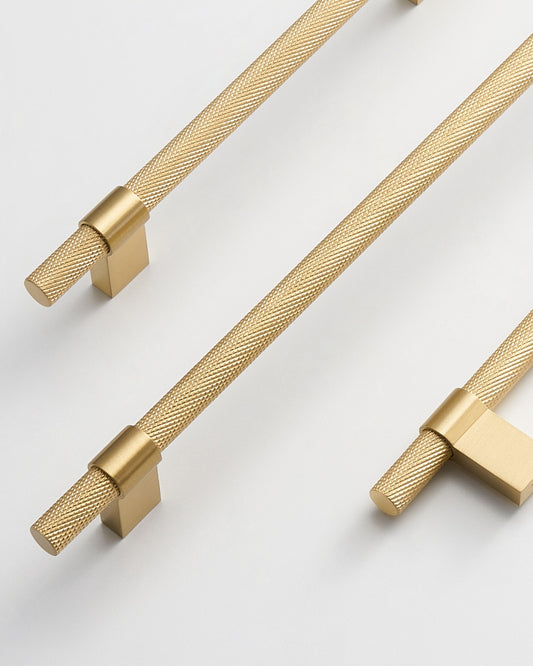 STRATFORD DIAMOND-KNURLED CABINET PULL
