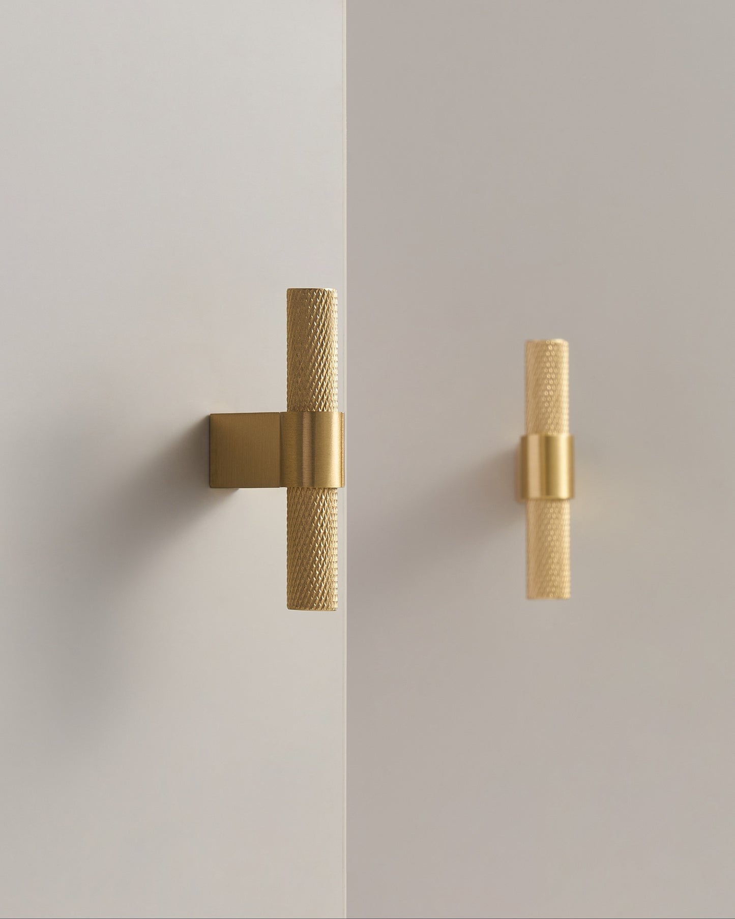STRATFORD DIAMOND-KNURLED T-BAR KNOB