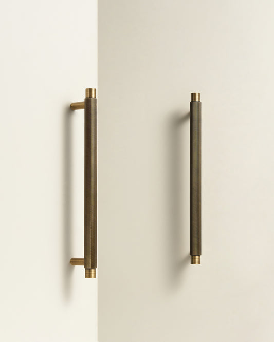 SOHO FLUTED CABINET PULL IN ANTIQUE BRASS