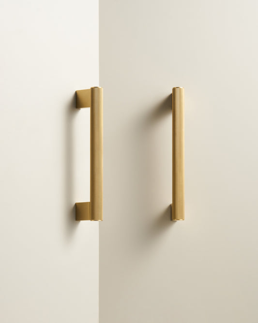 STRATTON FLUTED BRASS CABINET PULL