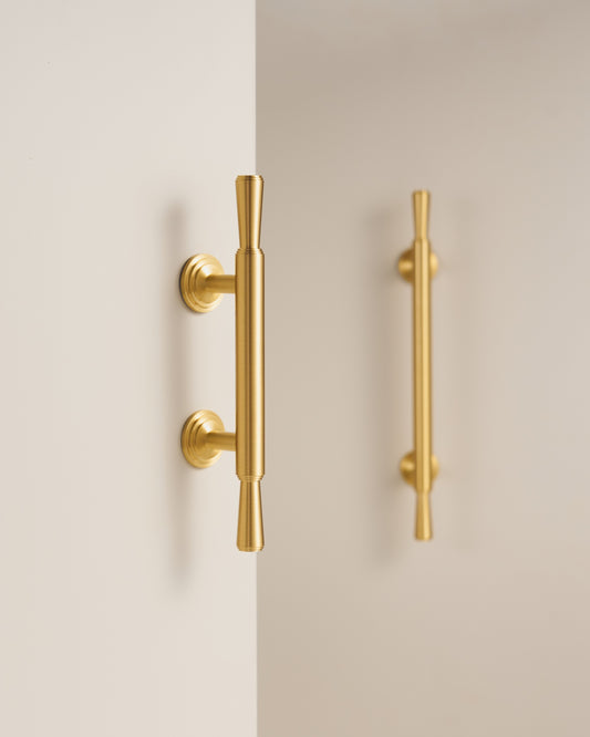 ASTORIA TAPERED CABINET PULL WITH ROSETTE ENDS