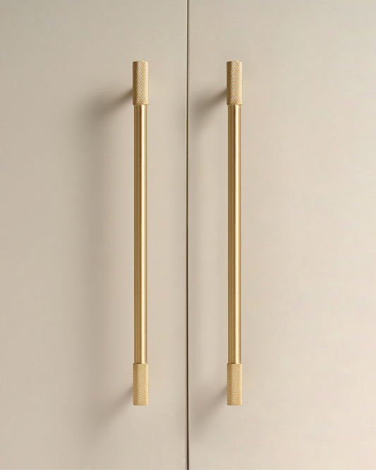 KENSWICK KNURLED CABINET PULL IN BRUSHED BRASS