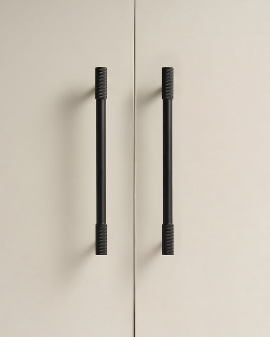 KENSWICK KNURLED CABINET PULL IN MATTE BLACK