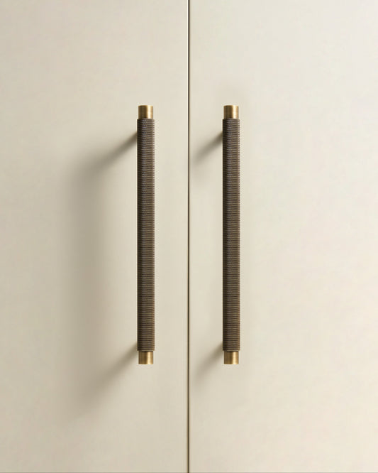 MERCER KNURLED CABINET PULL IN ANTIQUE BRASS